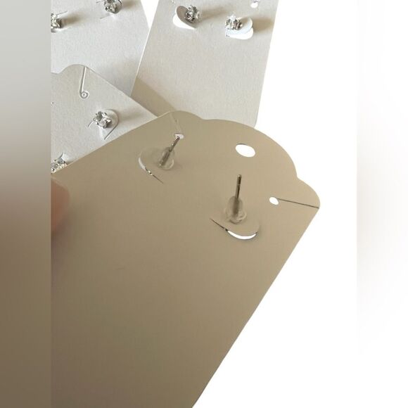 4 pairs tiny stud earrings - Picture 5 of 5